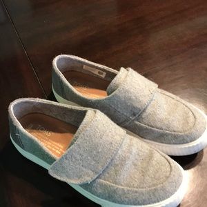 Toms women’s shoes w6.5